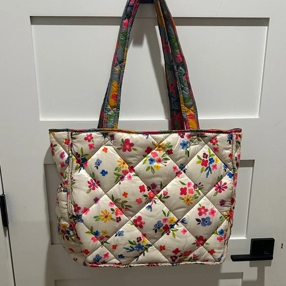 NATURAL LIFE Colorful Floral Quilted reversible Tote with side pockets - Picture 5 of 6